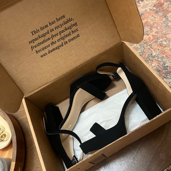 Black Velvet Pumps Brand New - Picture 6 of 6